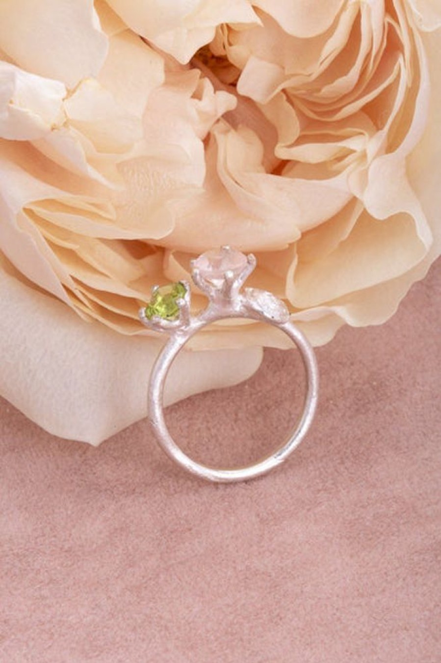 Jewellery Ada Hodgson | Ada Hodgson - Rose Ring - Sterling Silver, Rose Quartz, Peridot